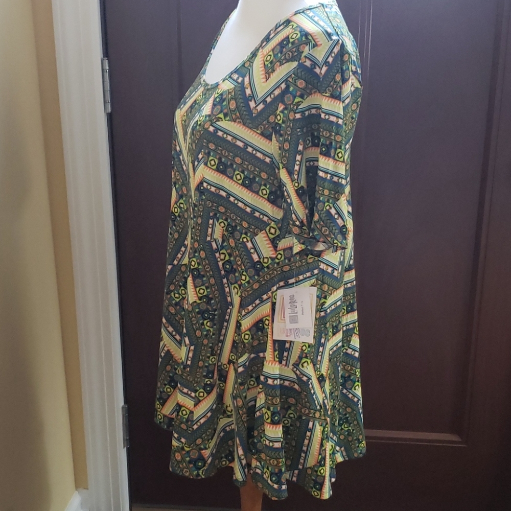 LuLaRoe Perfect T - Picture 2 of 5